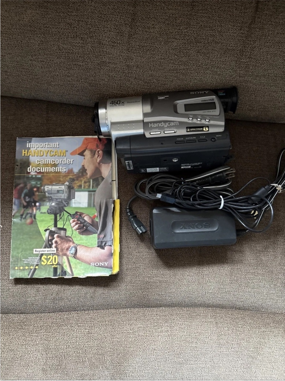 SONY VIDEO HI8 CCD-TR818 NTSC HANDYCAM VIDEO CAMERA Tested!